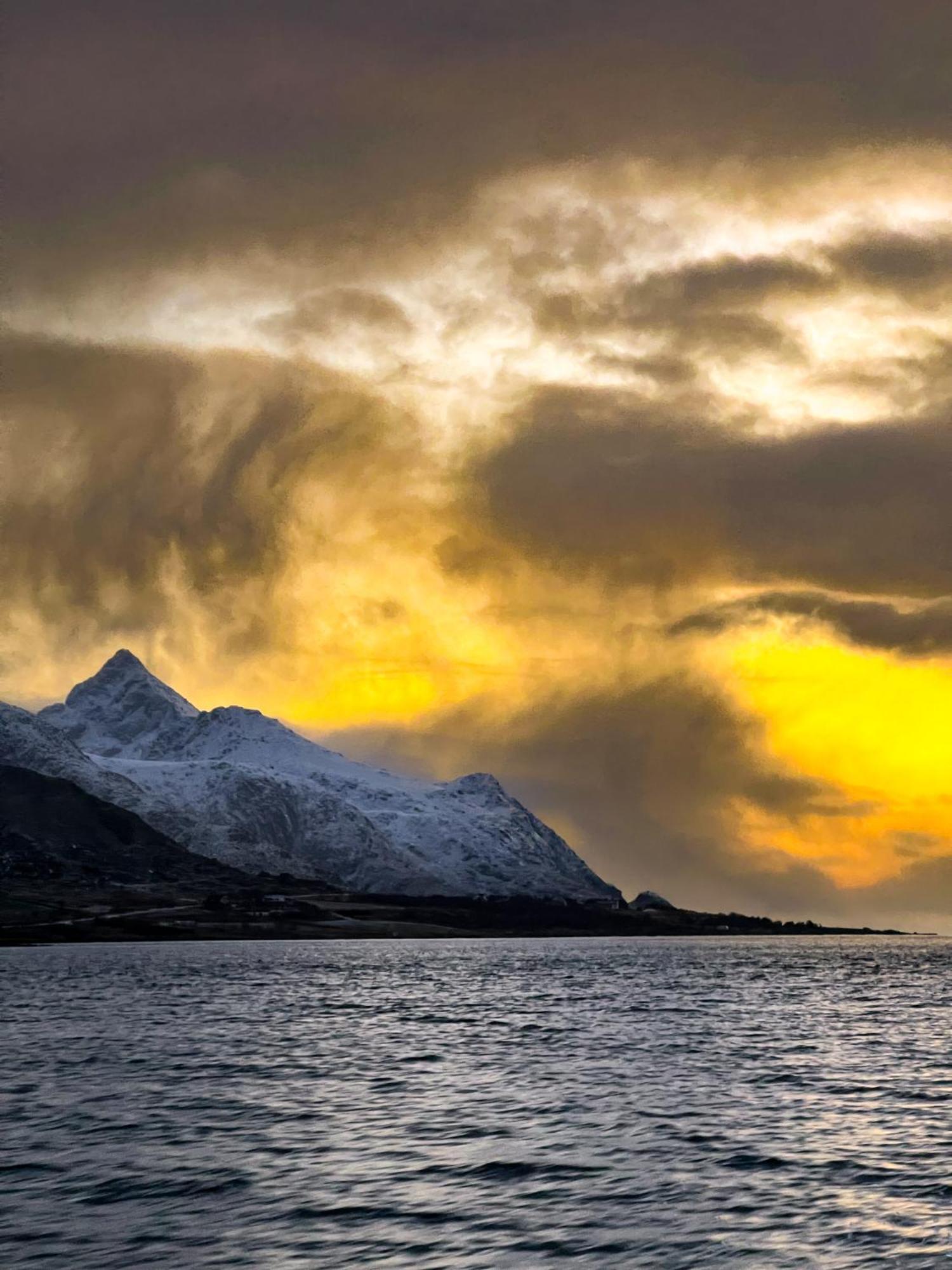 New Luxury Near Henningsvaer Lofoten Шале *
